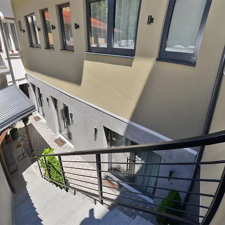 ゲストハウス Ferhadija 31 Old Town 4*